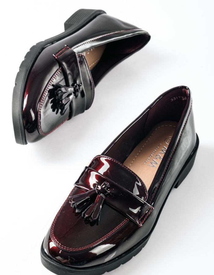 Flat λουστρίνι loafers με κρόσια old fashioned στυλ ΜΠΟΡΝΤΩ