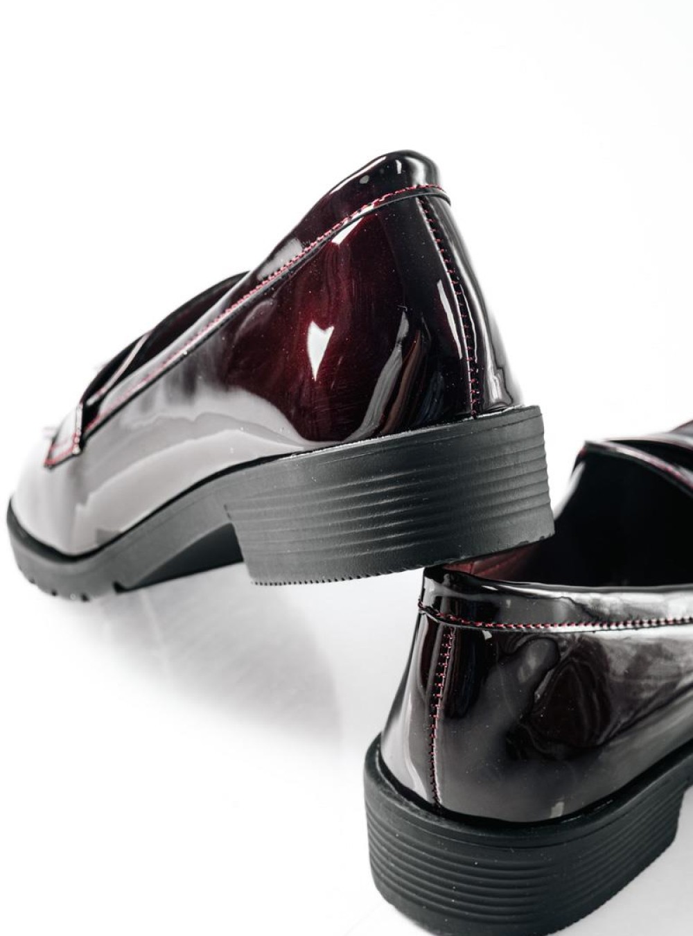 Flat λουστρίνι loafers με κρόσια old fashioned στυλ ΜΠΟΡΝΤΩ Flat λουστρίνι loafers με κρόσια old fashioned στυλ ΜΠΟΡΝΤΩ