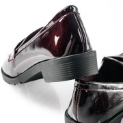 Flat λουστρίνι loafers με κρόσια old fashioned στυλ ΜΠΟΡΝΤΩ Flat λουστρίνι loafers με κρόσια old fashioned στυλ ΜΠΟΡΝΤΩ