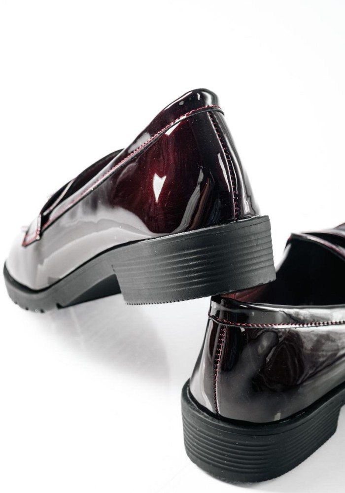 Flat λουστρίνι loafers με κρόσια old fashioned στυλ ΜΠΟΡΝΤΩ