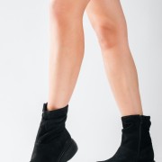RAGAZZA suede μποτάκια με σχέδιο σούρα και ανατομική σόλα ΜΑΥΡΟ RAGAZZA suede μποτάκια με σχέδιο σούρα και ανατομική σόλα ΜΑΥΡΟ