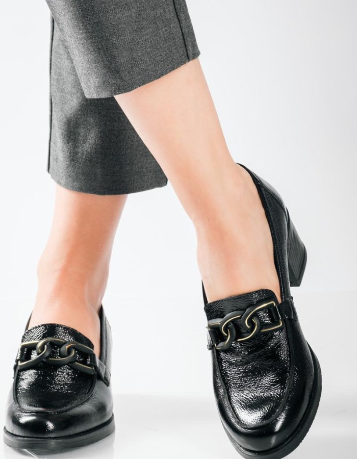 RAGAZZA λουστρίνι loafer με διακριτική αλυσίδα ΜΑΥΡΟ