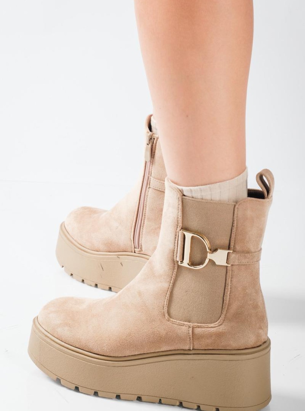 Chelsea suede μποτάκια με πλατφόρμα και μεταλλικό στοιχείο  ΠΟΥΡΟ Chelsea suede μποτάκια με πλατφόρμα και μεταλλικό στοιχείο  ΠΟΥΡΟ
