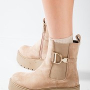 Chelsea suede μποτάκια με πλατφόρμα και μεταλλικό στοιχείο ΠΟΥΡΟ Chelsea suede μποτάκια με πλατφόρμα και μεταλλικό στοιχείο ΠΟΥΡΟ