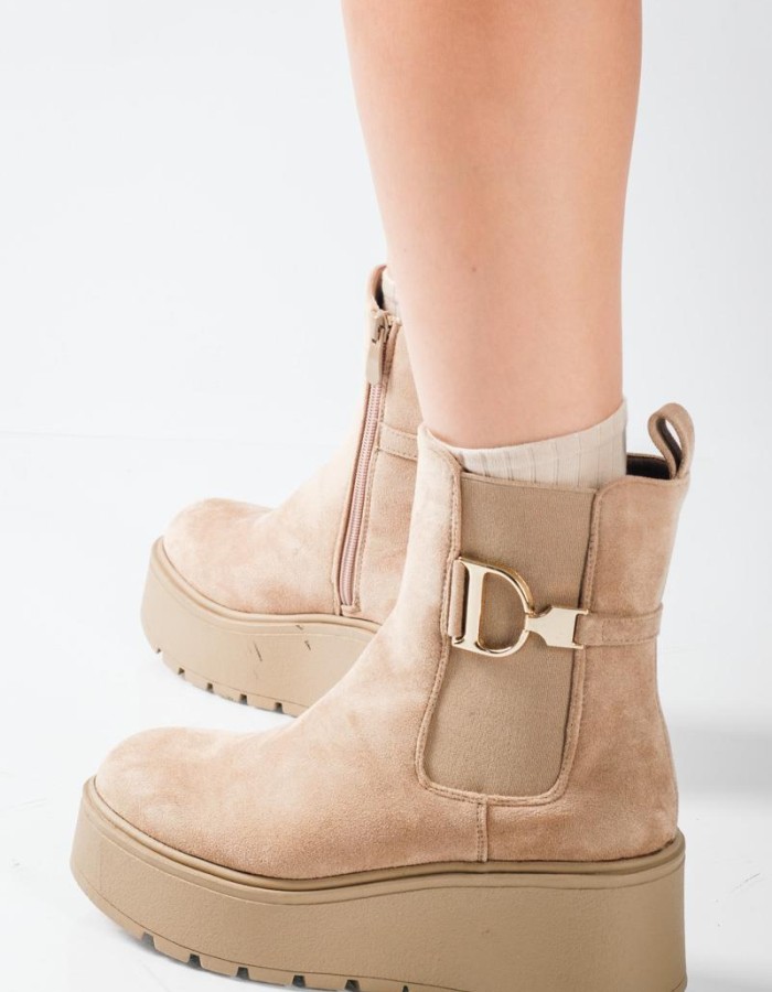 Chelsea suede μποτάκια με πλατφόρμα και μεταλλικό στοιχείο  ΠΟΥΡΟ