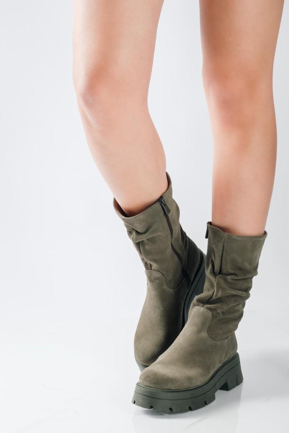 RAGAZZA suede δερμάτινα μποτάκια με tracksole και σούρα στο επάνω μέρος ΛΑΔΙ