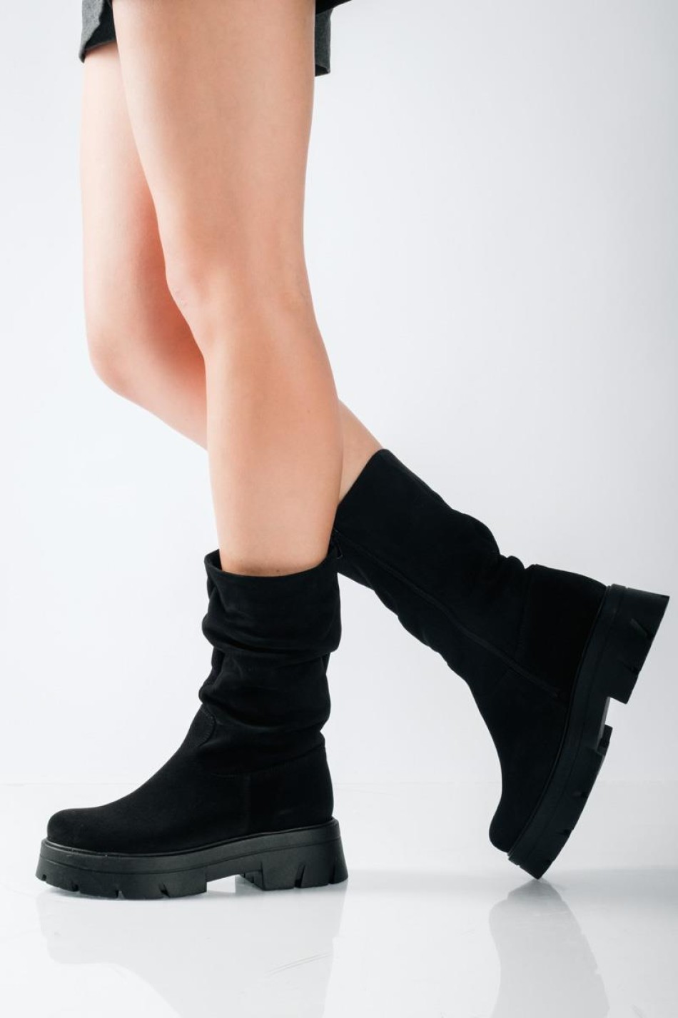 RAGAZZA suede δερμάτινα μποτάκια με tracksole και σούρα στο επάνω μέρος ΜΑΥΡΟ