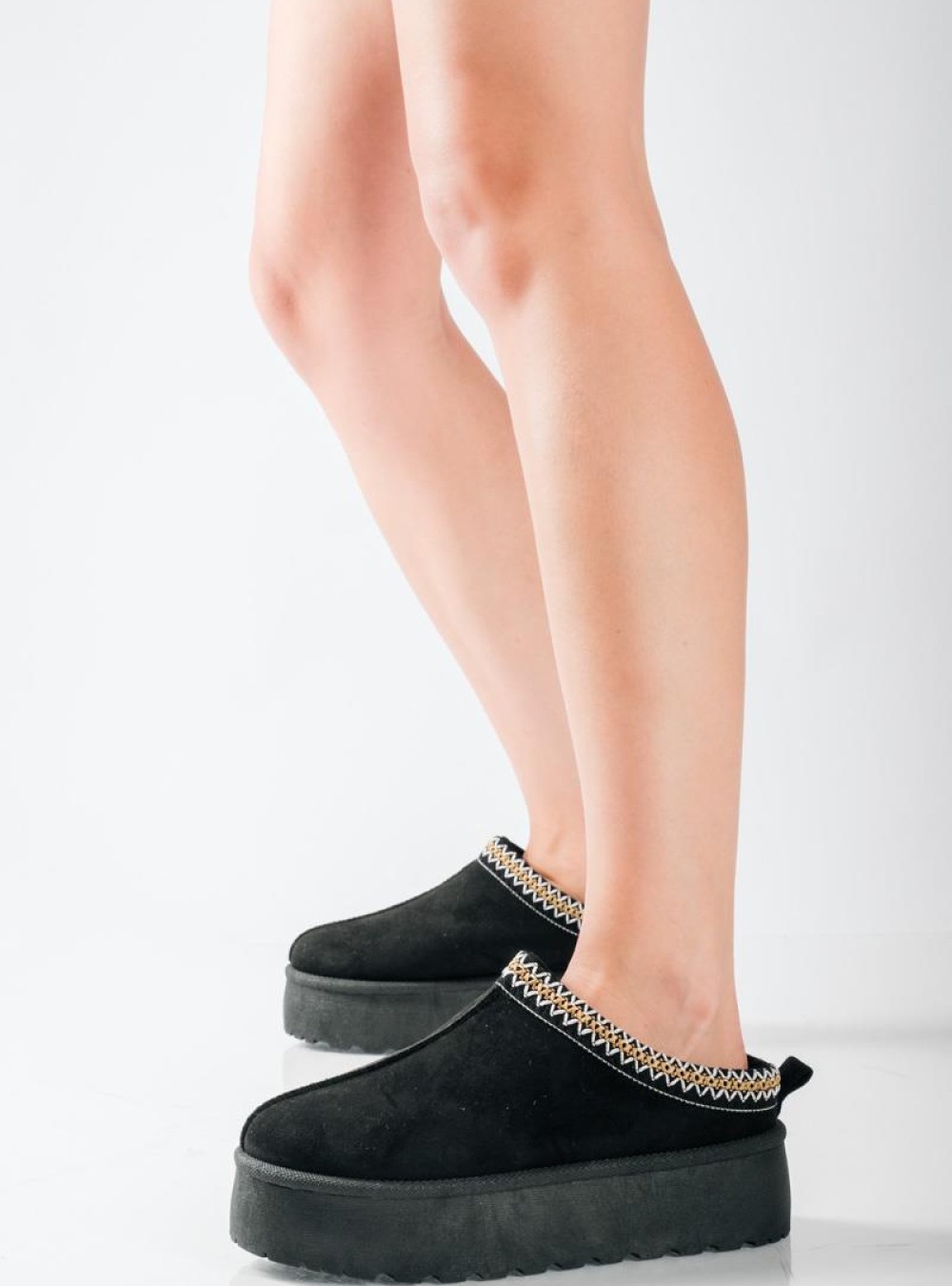 Clog δίσολο με εσωτερική γούνα και boho σχέδιο Clog δίσολο με εσωτερική γούνα και boho σχέδιο