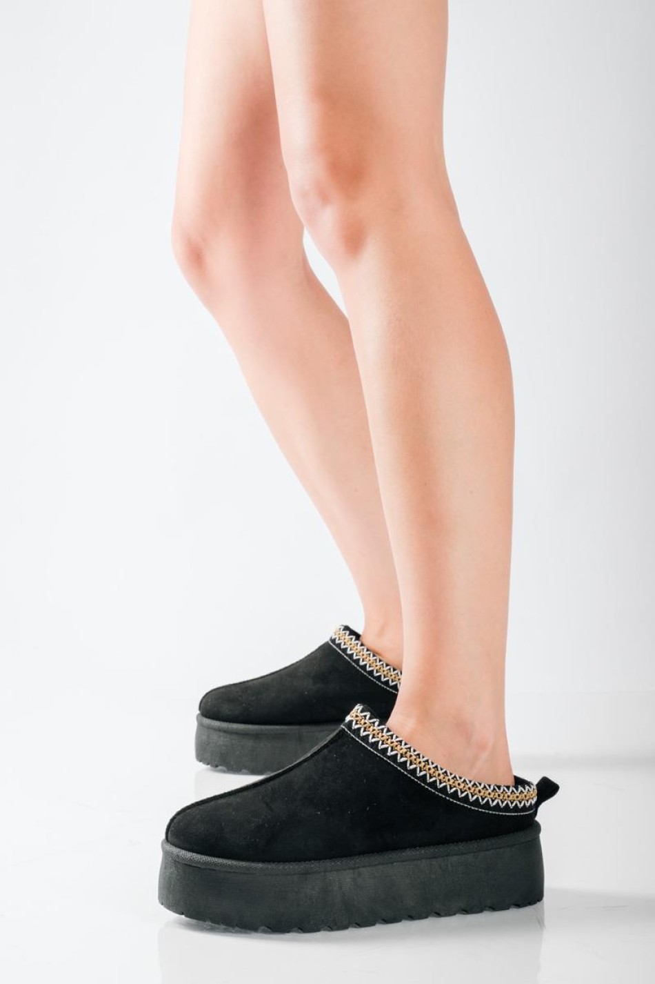 Clog δίσολο με εσωτερική γούνα και boho σχέδιο Clog δίσολο με εσωτερική γούνα και boho σχέδιο
