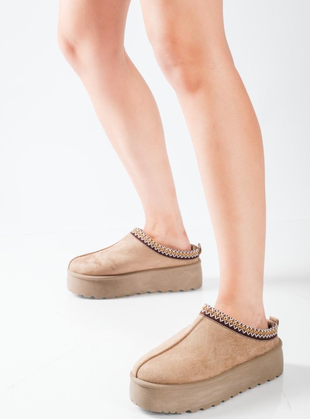 Clog δίσολο με εσωτερική γούνα και boho σχέδιο ΠΟΥΡΟ Clog δίσολο με εσωτερική γούνα και boho σχέδιο ΠΟΥΡΟ
