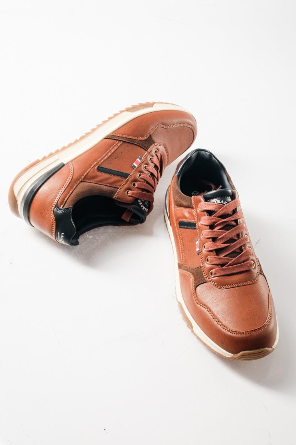 Ανδρικά casual sneakers με σουέτ λεπτομέρεις ΤΑΜΠΑ Ανδρικά casual sneakers με σουέτ λεπτομέρεις ΤΑΜΠΑ