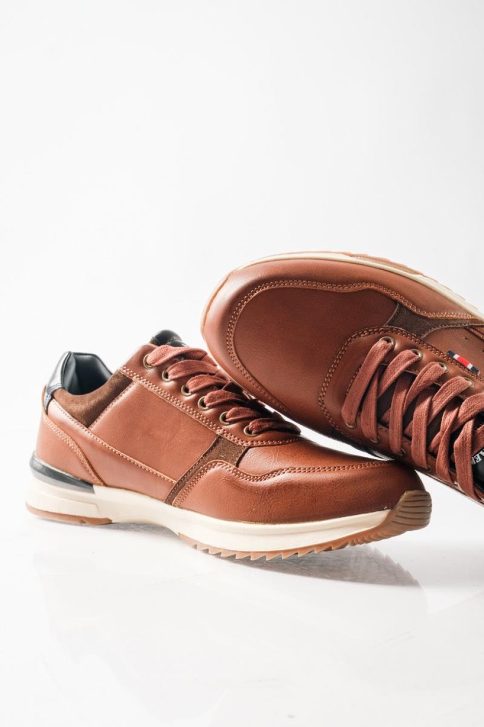 Ανδρικά casual sneakers με σουέτ λεπτομέρεις ΤΑΜΠΑ Ανδρικά casual sneakers με σουέτ λεπτομέρεις ΤΑΜΠΑ