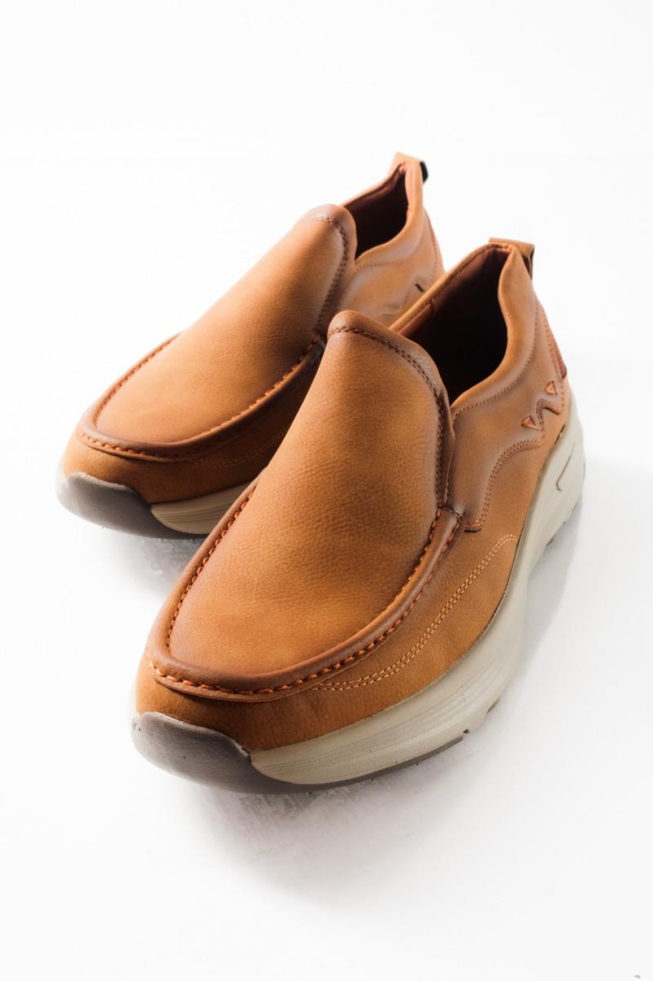 Ανδρικά Slip-On Casual παπούτσια με ελαφριά σόλα ΚΑΦΕ Ανδρικά Slip-On Casual παπούτσια με ελαφριά σόλα ΚΑΦΕ