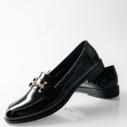 Loafers με διακοσμητική αγκράφα και διακριτική γυαλάδα ΜΑΥΡΟ Loafers με διακοσμητική αγκράφα και διακριτική γυαλάδα ΜΑΥΡΟ