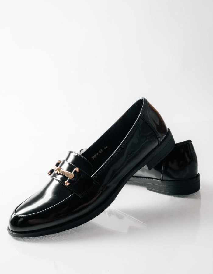 Loafers με διακοσμητική αγκράφα και διακριτική γυαλάδα ΜΑΥΡΟ