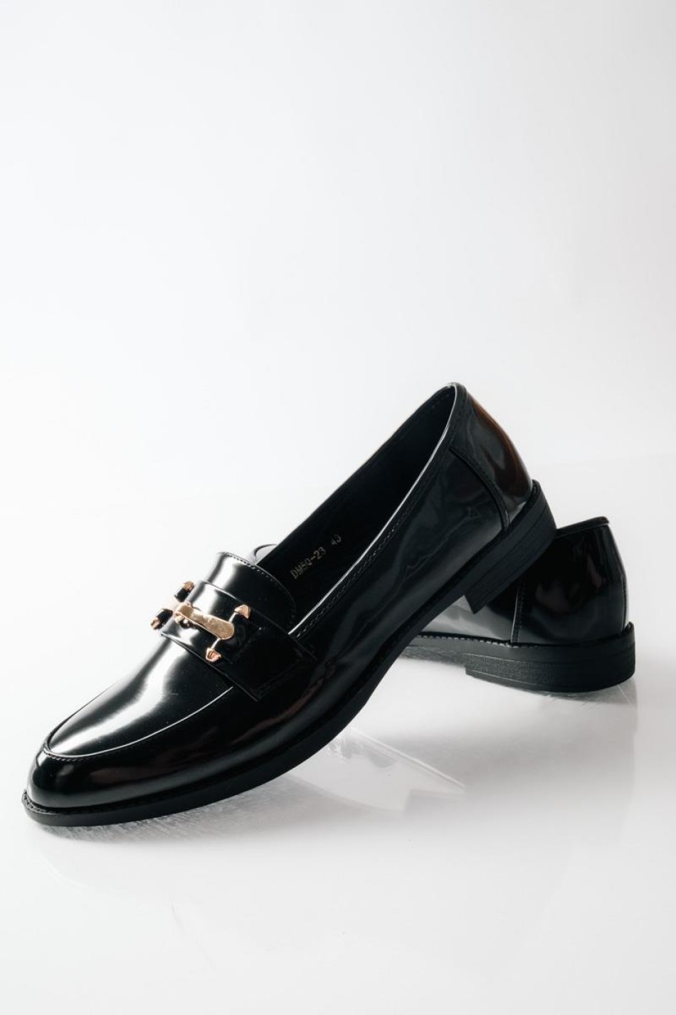 Loafers με διακοσμητική αγκράφα και διακριτική γυαλάδα ΜΑΥΡΟ Loafers με διακοσμητική αγκράφα και διακριτική γυαλάδα ΜΑΥΡΟ