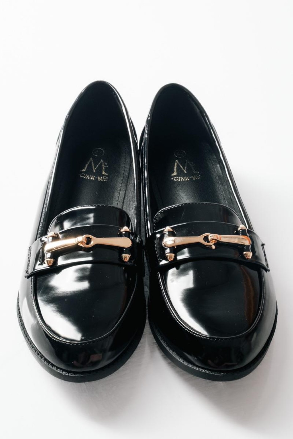 Loafers με διακοσμητική αγκράφα και διακριτική γυαλάδα ΜΑΥΡΟ Loafers με διακοσμητική αγκράφα και διακριτική γυαλάδα ΜΑΥΡΟ
