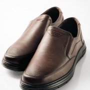 ΖΑΚ ανδρικά slip-on με κομψές λεπτομέρειες ραφών για διαχρονικό στυλ ΚΑΦΕ ΖΑΚ ανδρικά slip-on με κομψές λεπτομέρειες ραφών για διαχρονικό στυλ ΚΑΦΕ