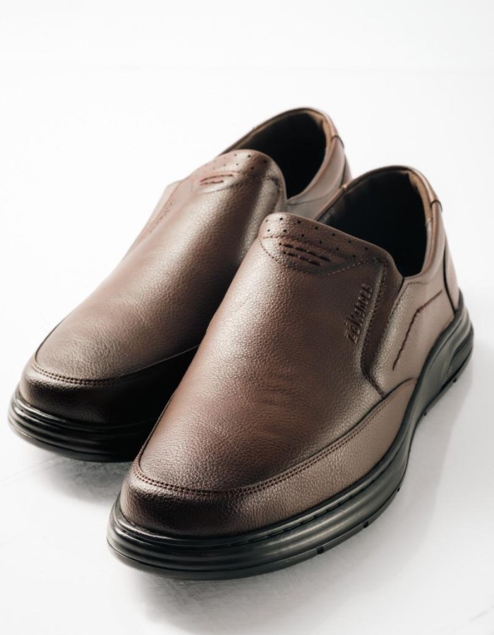 ΖΑΚ ανδρικά slip-on με κομψές λεπτομέρειες ραφών για διαχρονικό στυλ ΚΑΦΕ