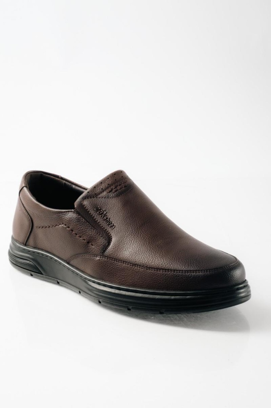 ΖΑΚ ανδρικά slip-on με κομψές λεπτομέρειες ραφών για διαχρονικό στυλ ΚΑΦΕ ΖΑΚ ανδρικά slip-on με κομψές λεπτομέρειες ραφών για διαχρονικό στυλ ΚΑΦΕ