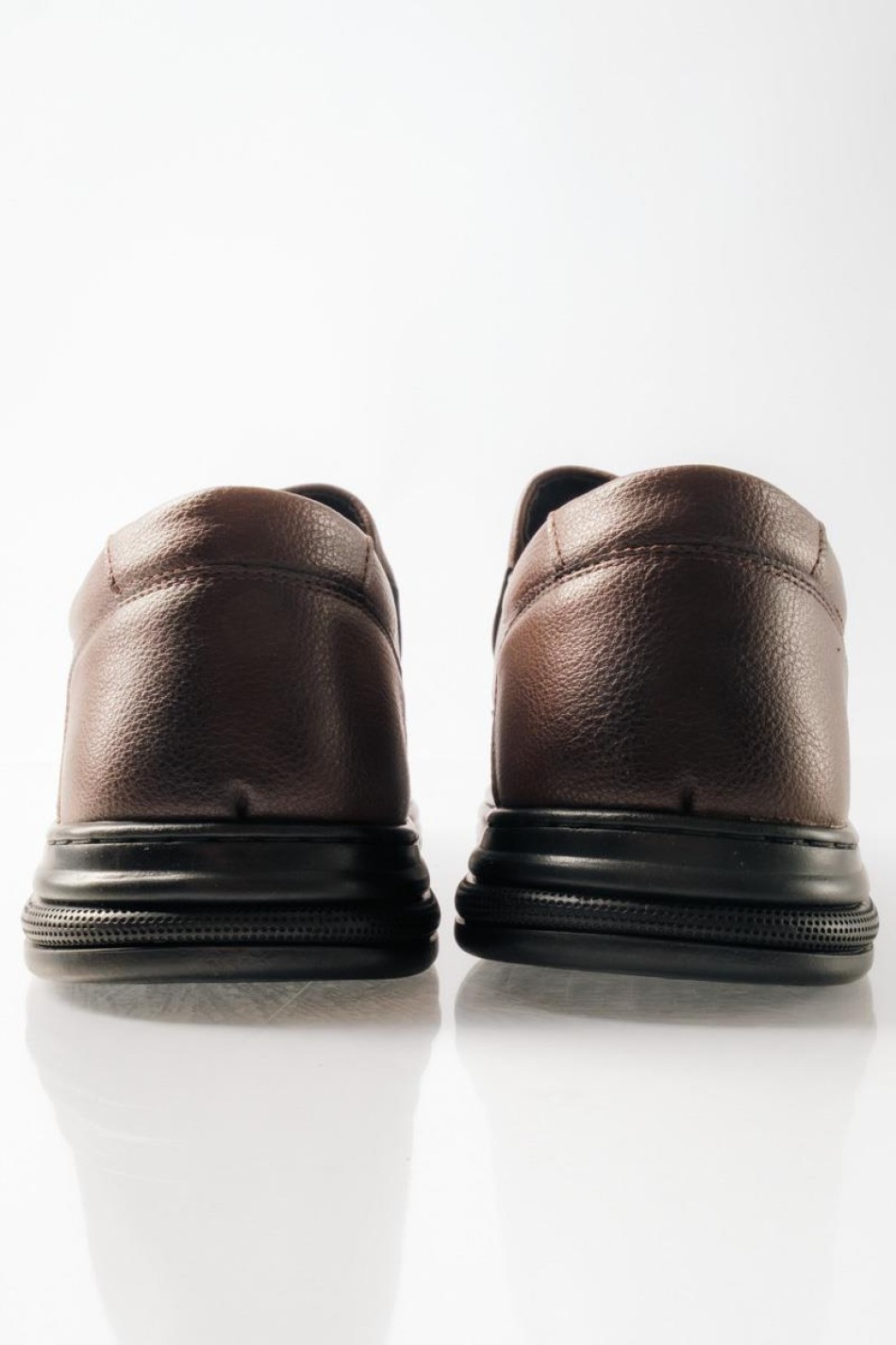 ΖΑΚ ανδρικά slip-on με κομψές λεπτομέρειες ραφών για διαχρονικό στυλ ΚΑΦΕ ΖΑΚ ανδρικά slip-on με κομψές λεπτομέρειες ραφών για διαχρονικό στυλ ΚΑΦΕ