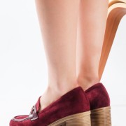 Suede loafers με χοντρό τακούνι ξύλινης όψης και μεταλλική αγκράφα ΜΠΟΡΝΤΩ