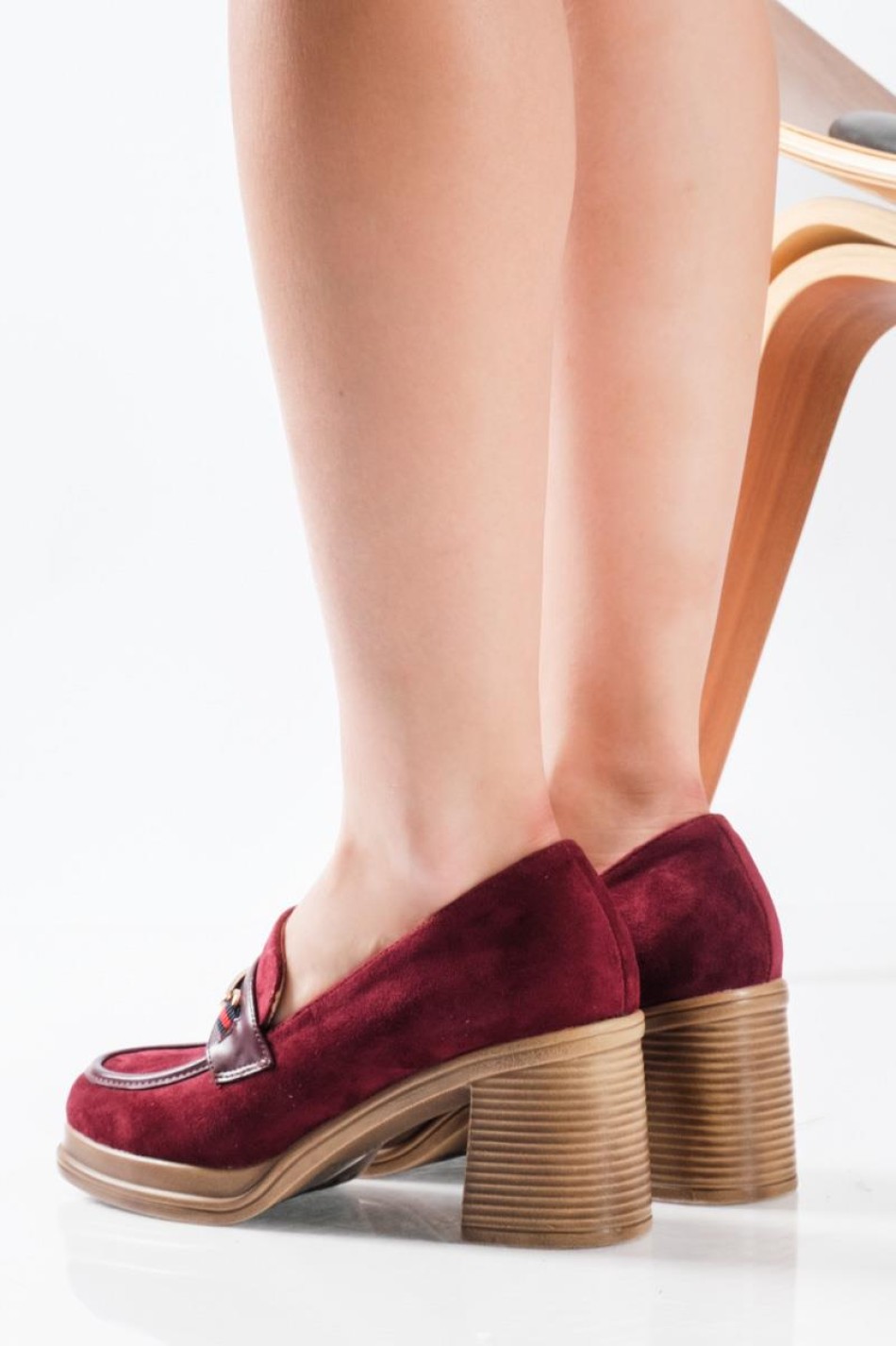 Suede loafers με χοντρό τακούνι ξύλινης όψης και μεταλλική αγκράφα ΜΠΟΡΝΤΩ