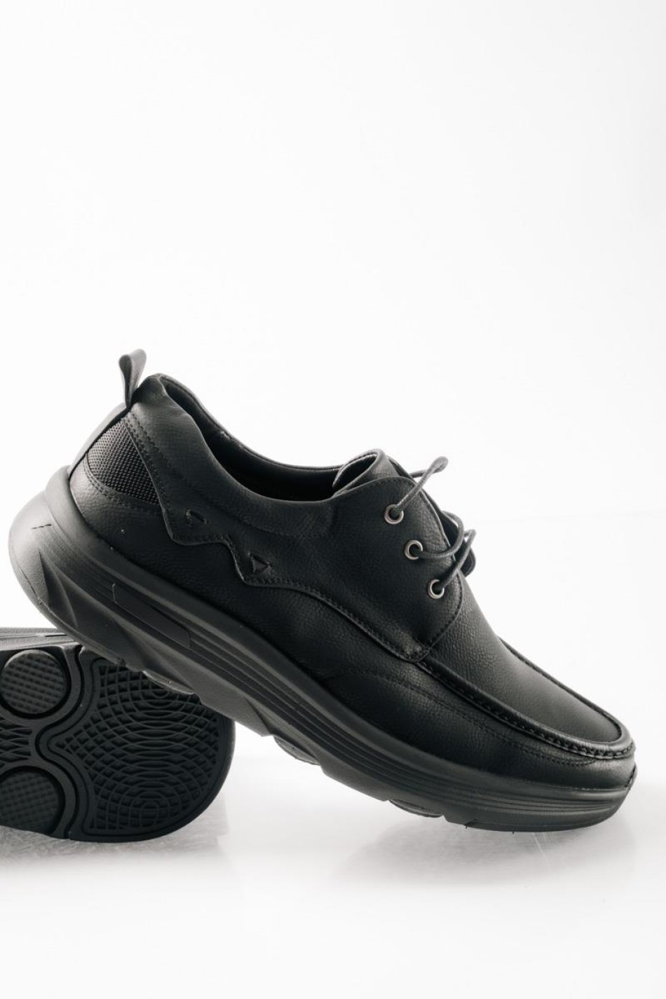 Ανδρικά casual παπούτσια με κορδόνια με minimal design ΜΑΥΡΟ Ανδρικά casual παπούτσια με κορδόνια με minimal design ΜΑΥΡΟ