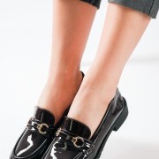 Λουστρίνι Loafers με glossy φινίρισμα και διακριτική χρυσή αγκράφα ΚΑΦΕ Λουστρίνι Loafers με glossy φινίρισμα και διακριτική χρυσή αγκράφα ΚΑΦΕ