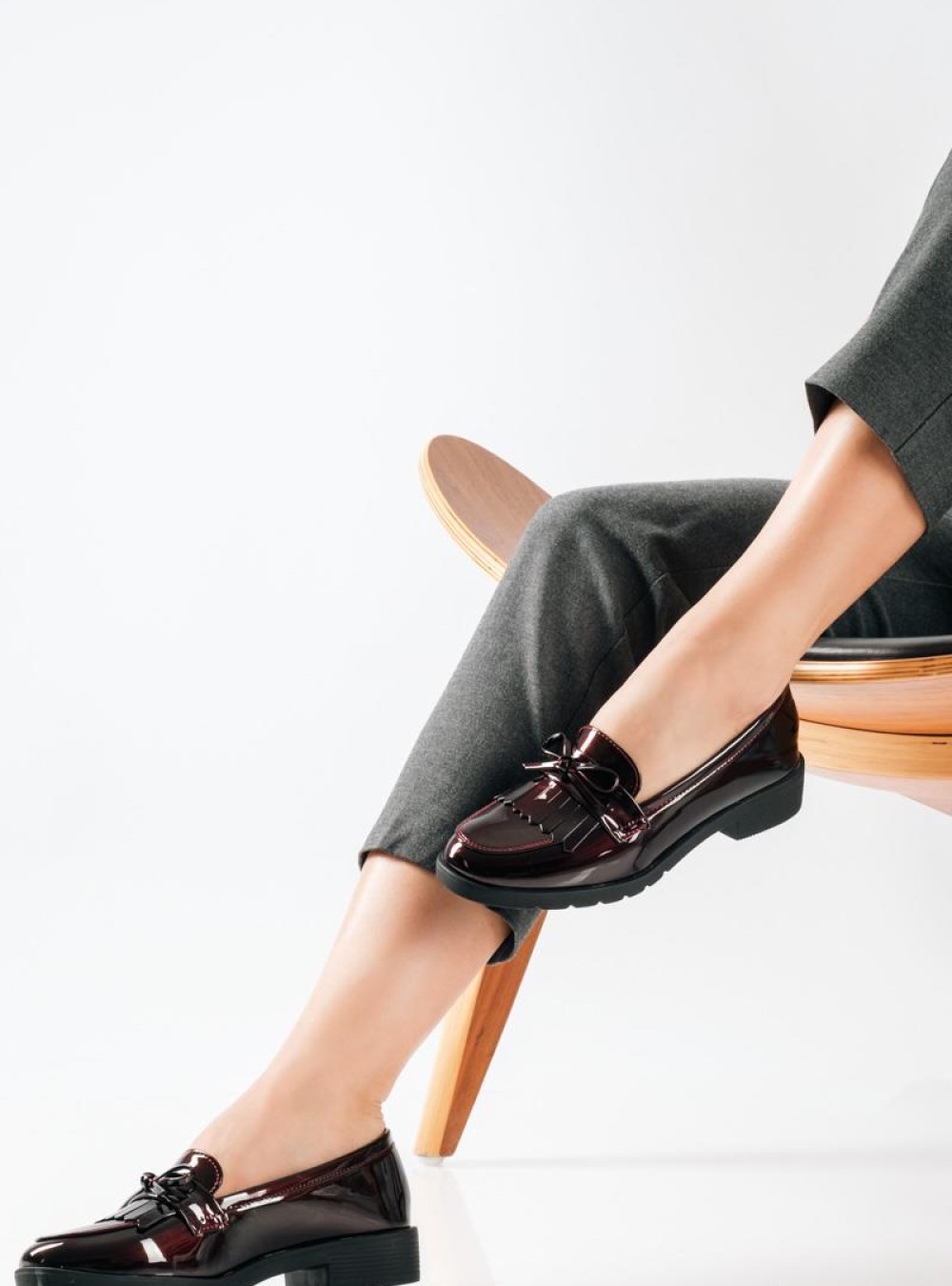 Flat λουστρίνι loafers με κρόσια σε old fashioned στυλ ΜΠΟΡΝΤΩ Flat λουστρίνι loafers με κρόσια σε old fashioned στυλ ΜΠΟΡΝΤΩ