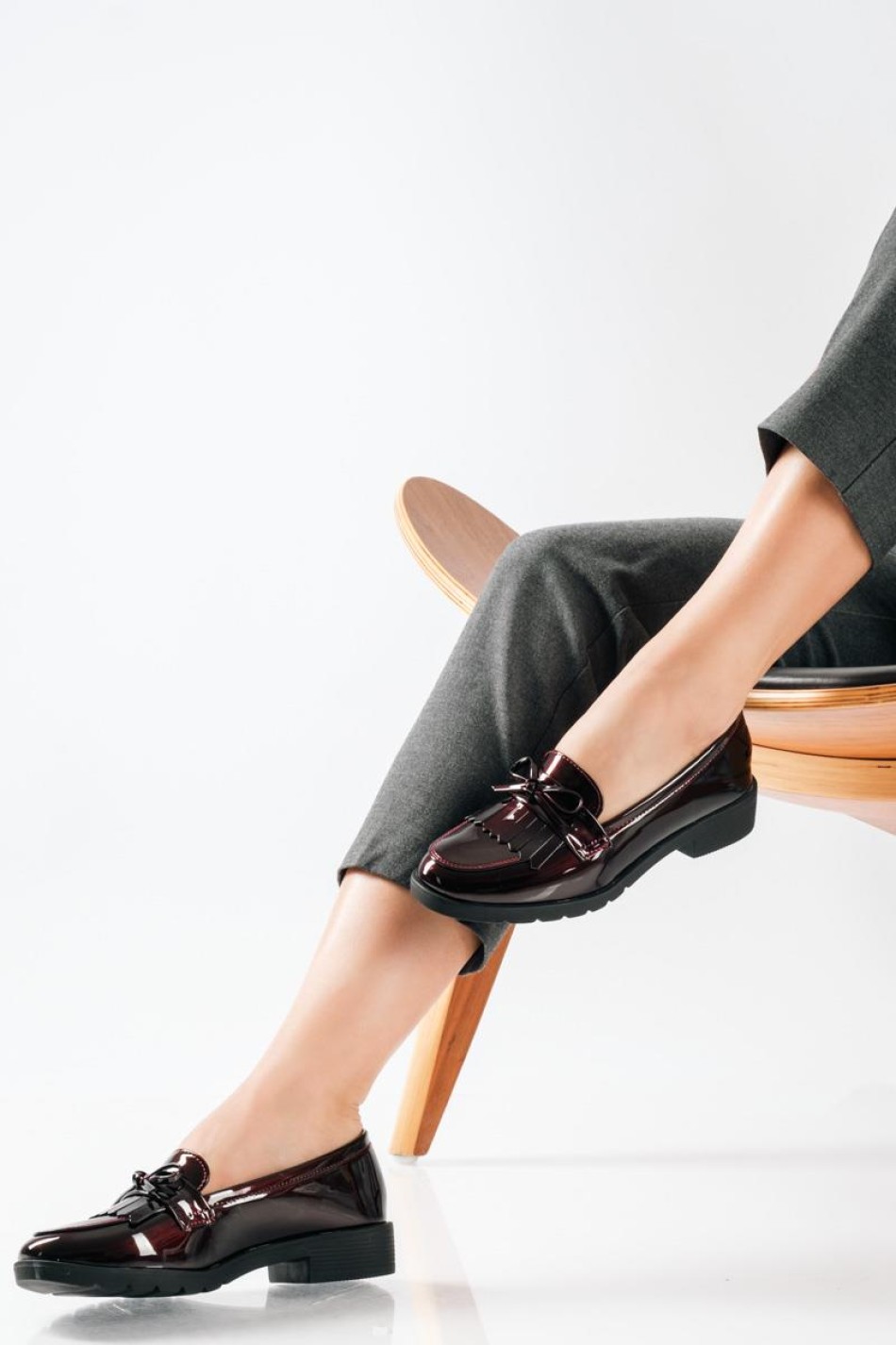 Flat λουστρίνι loafers με κρόσια σε old fashioned στυλ ΜΠΟΡΝΤΩ
