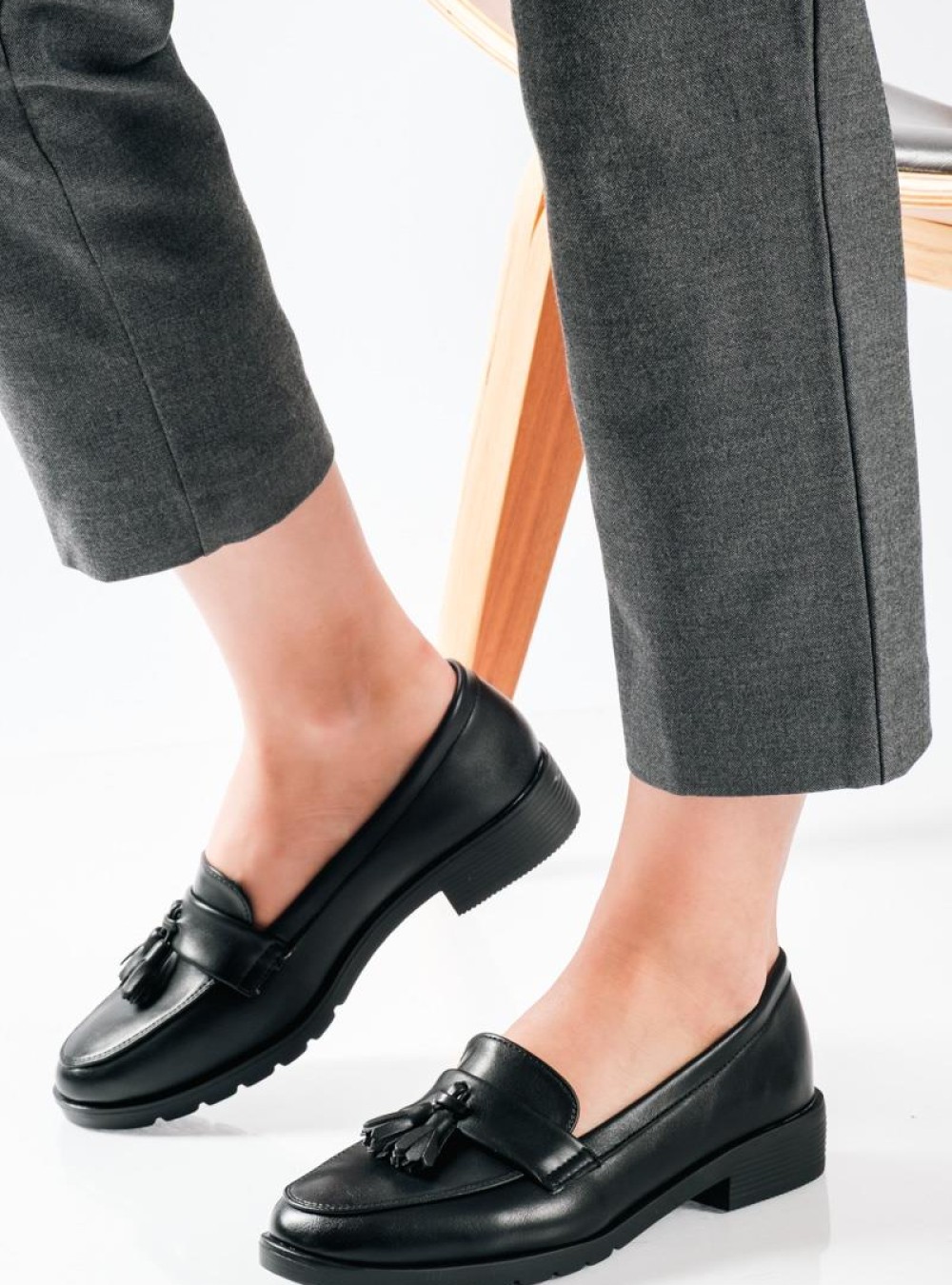 Flat matte loafers σε fashioned στυλ ΜΑΥΡΟ