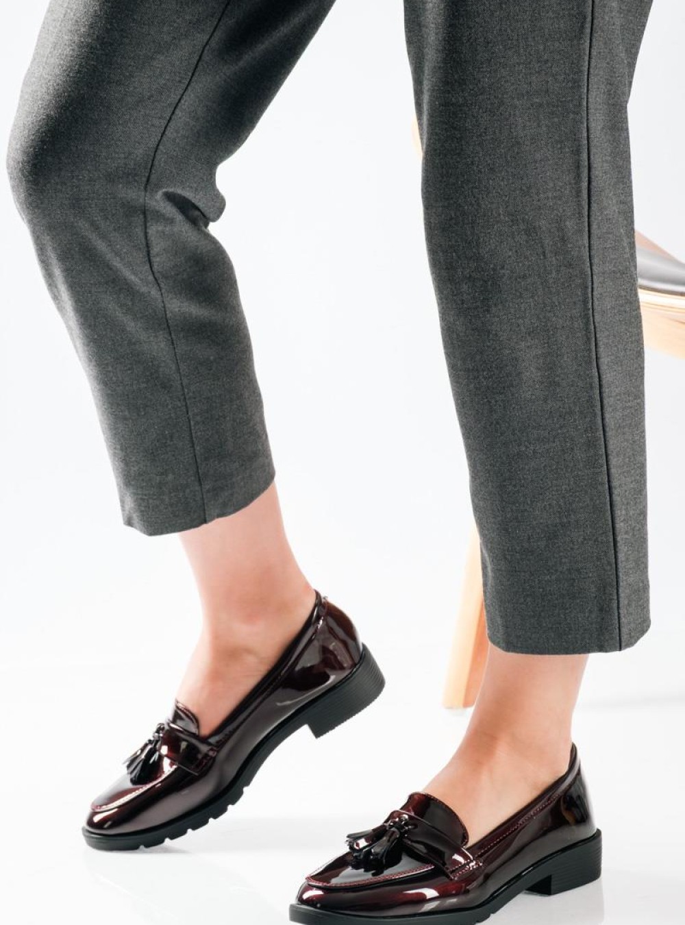 Flat λουστρίνι loafers με κρόσια σε old fashioned στυλ ΜΠΟΡΝΤΩ Flat λουστρίνι loafers με κρόσια σε old fashioned στυλ ΜΠΟΡΝΤΩ