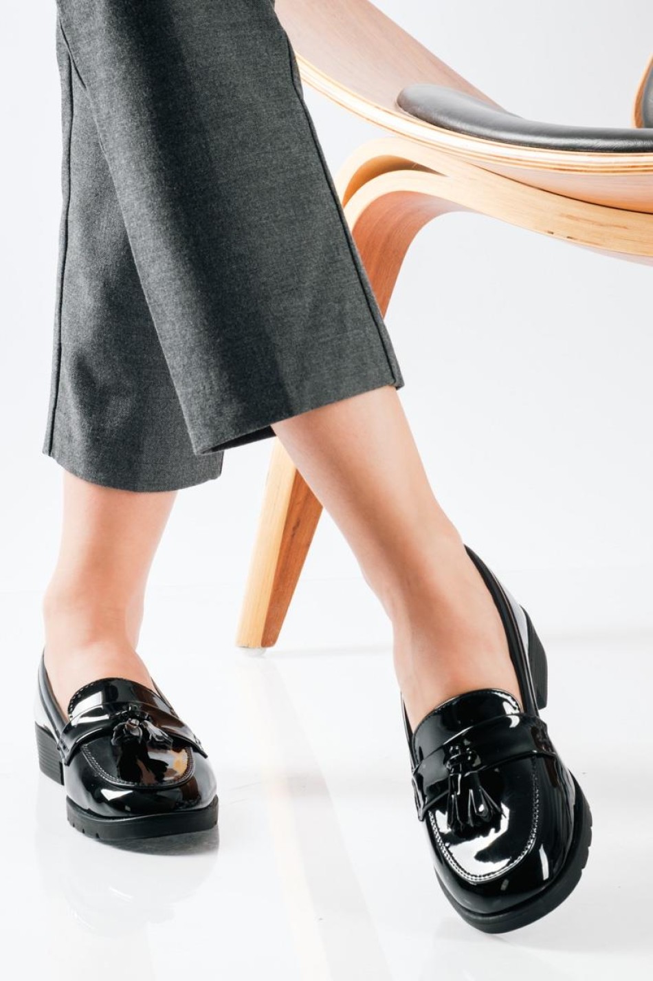 Flat λουστρίνι loafers με κρόσια old fashioned στυλ ΜΑΥΡΟ
