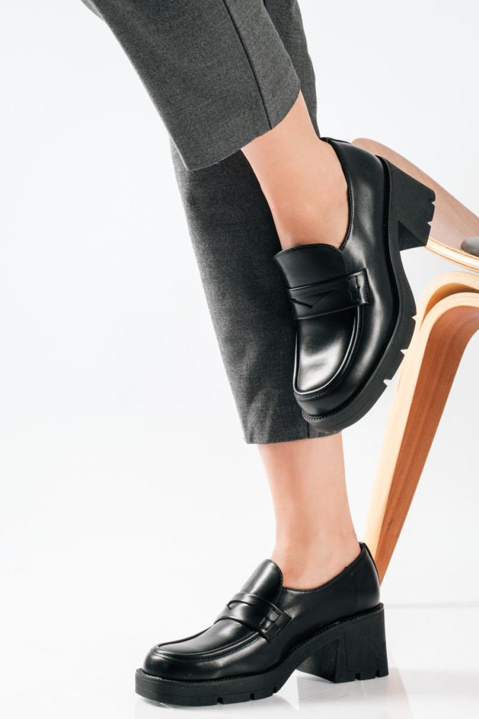 Office loafer με chunky τακούνι και minimal γράμμη ΜΑΥΡΟ Office loafer με chunky τακούνι και minimal γράμμη ΜΑΥΡΟ