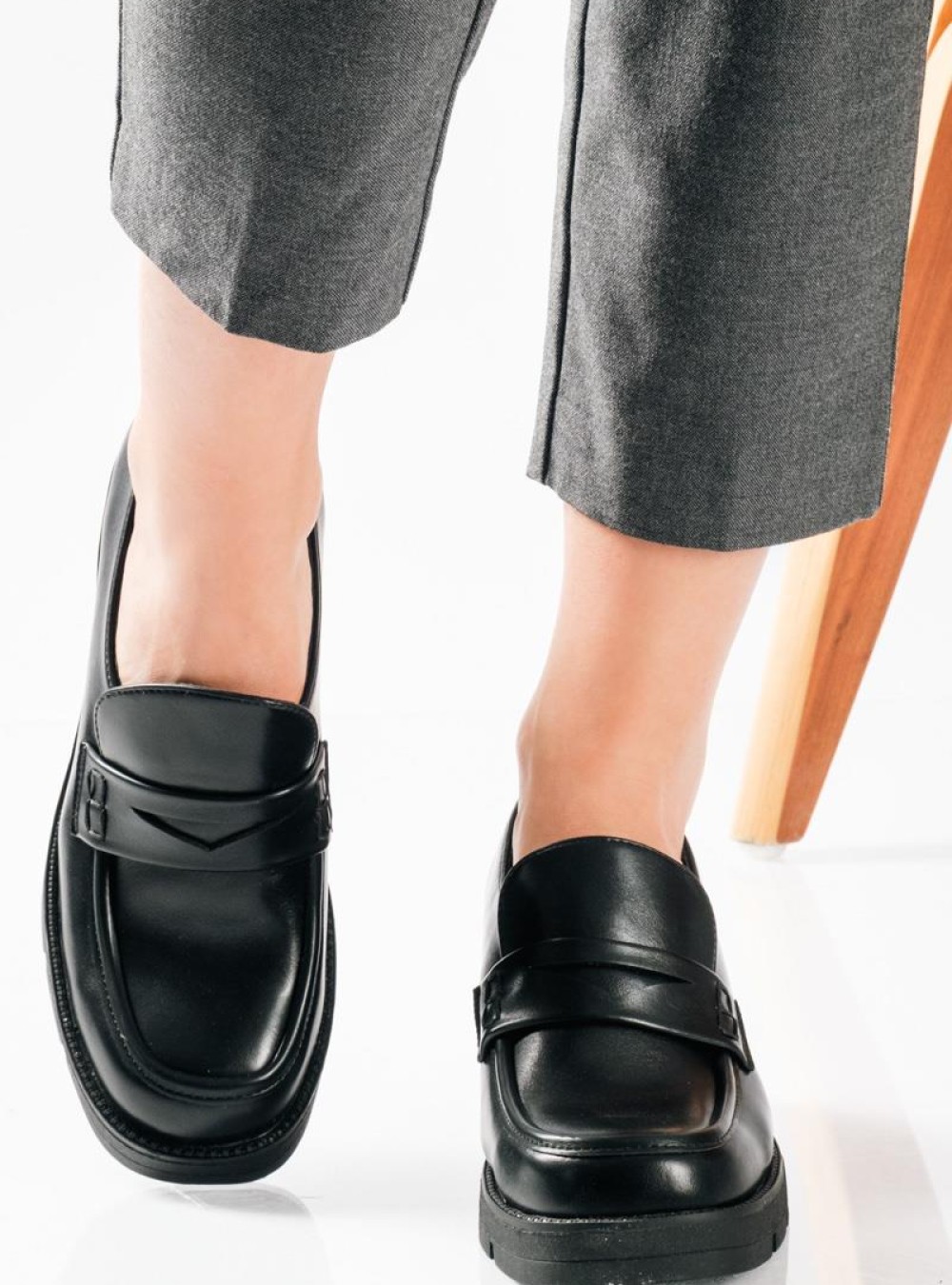 Office loafer με chunky τακούνι και minimal γράμμη ΜΑΥΡΟ Office loafer με chunky τακούνι και minimal γράμμη ΜΑΥΡΟ