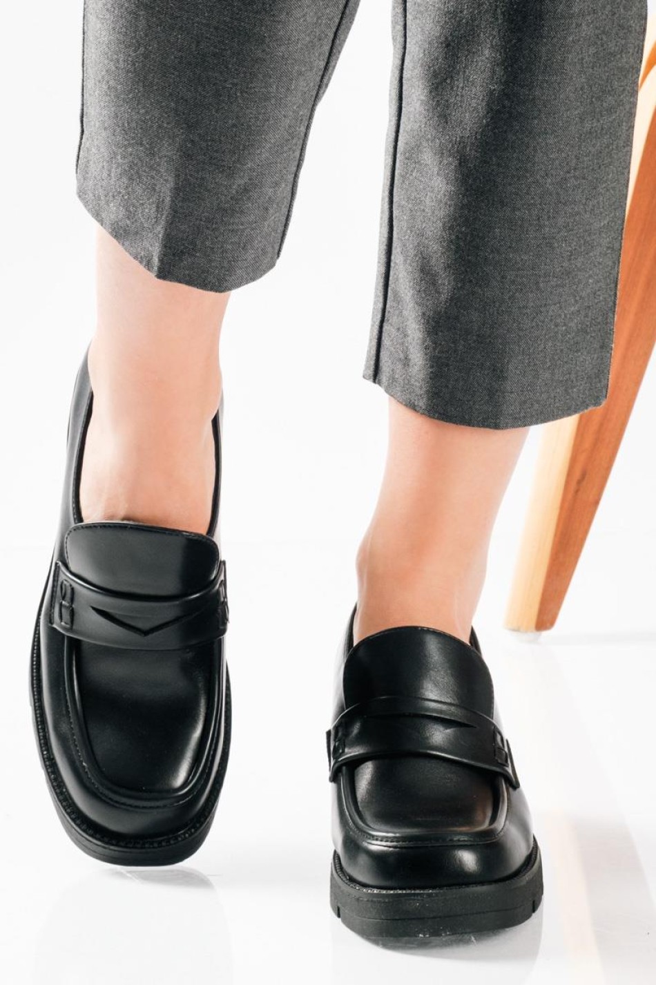 Office loafer με chunky τακούνι και minimal γράμμη ΜΑΥΡΟ Office loafer με chunky τακούνι και minimal γράμμη ΜΑΥΡΟ