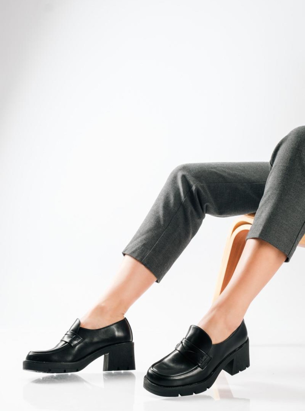 Office loafer με chunky τακούνι και minimal γράμμη ΜΑΥΡΟ Office loafer με chunky τακούνι και minimal γράμμη ΜΑΥΡΟ