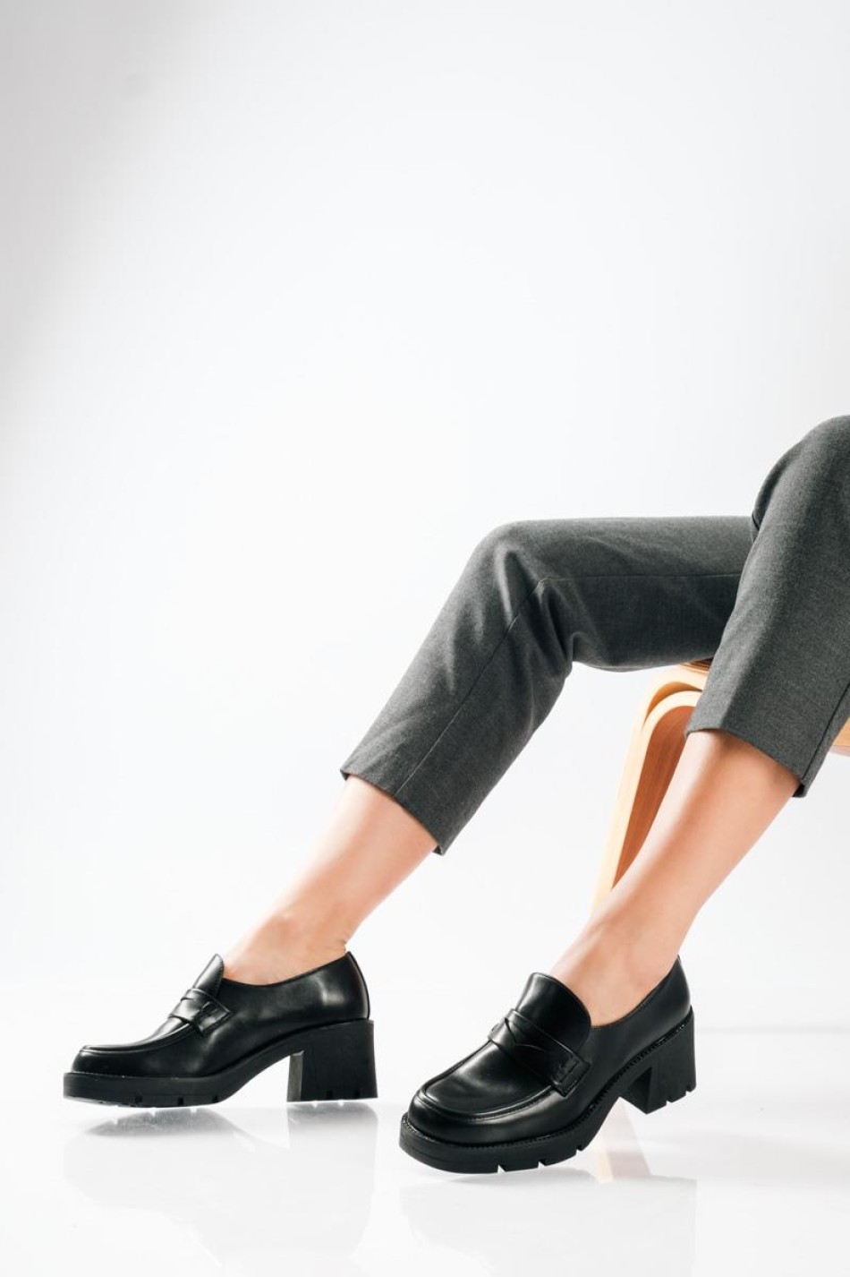 Office loafer με chunky τακούνι και minimal γράμμη ΜΑΥΡΟ Office loafer με chunky τακούνι και minimal γράμμη ΜΑΥΡΟ