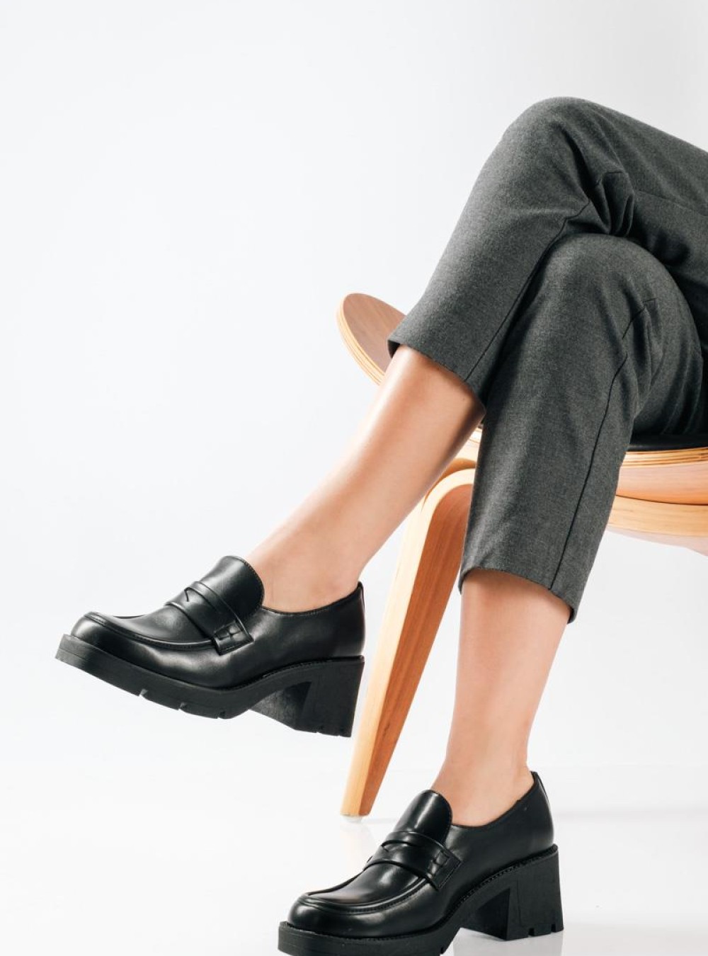 Office loafer με chunky τακούνι και minimal γράμμη ΜΑΥΡΟ Office loafer με chunky τακούνι και minimal γράμμη ΜΑΥΡΟ