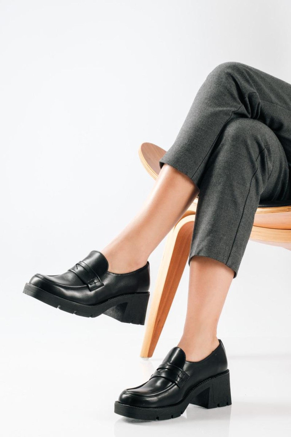 Office loafer με chunky τακούνι και minimal γράμμη ΜΑΥΡΟ Office loafer με chunky τακούνι και minimal γράμμη ΜΑΥΡΟ