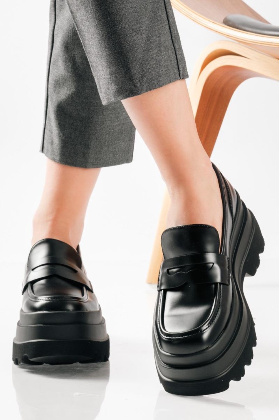 Δίσολο loafer με ανδρόγυνο στυλ και chunky σόλα ΜΑΥΡΟ Δίσολο loafer με ανδρόγυνο στυλ και chunky σόλα ΜΑΥΡΟ
