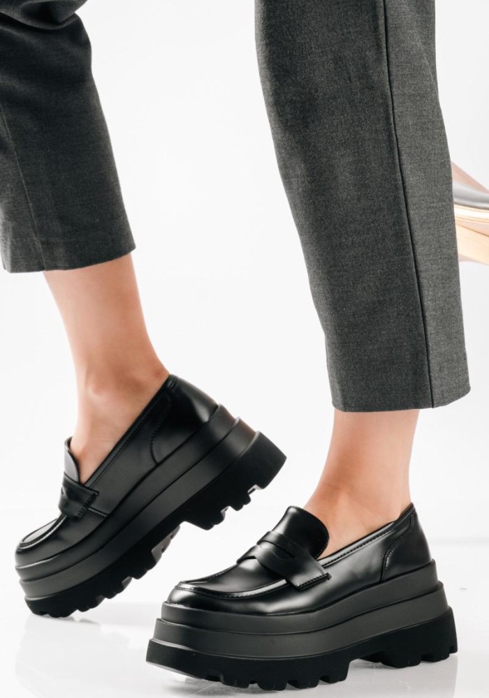 Δίσολο loafer με ανδρόγυνο στυλ και chunky σόλα ΜΑΥΡΟ