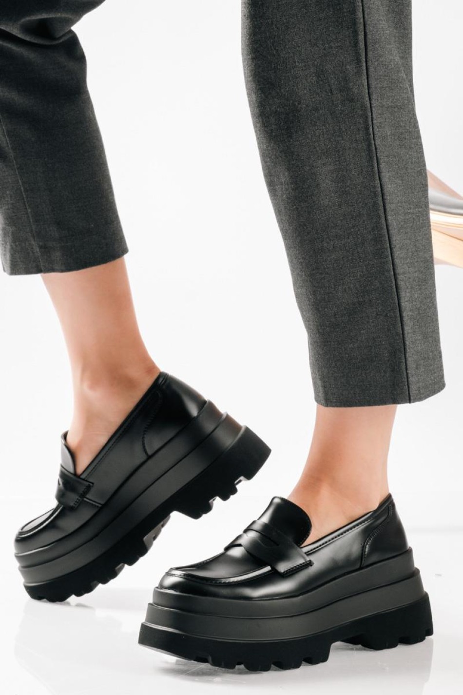 Δίσολο loafer με ανδρόγυνο στυλ και chunky σόλα ΜΑΥΡΟ Δίσολο loafer με ανδρόγυνο στυλ και chunky σόλα ΜΑΥΡΟ