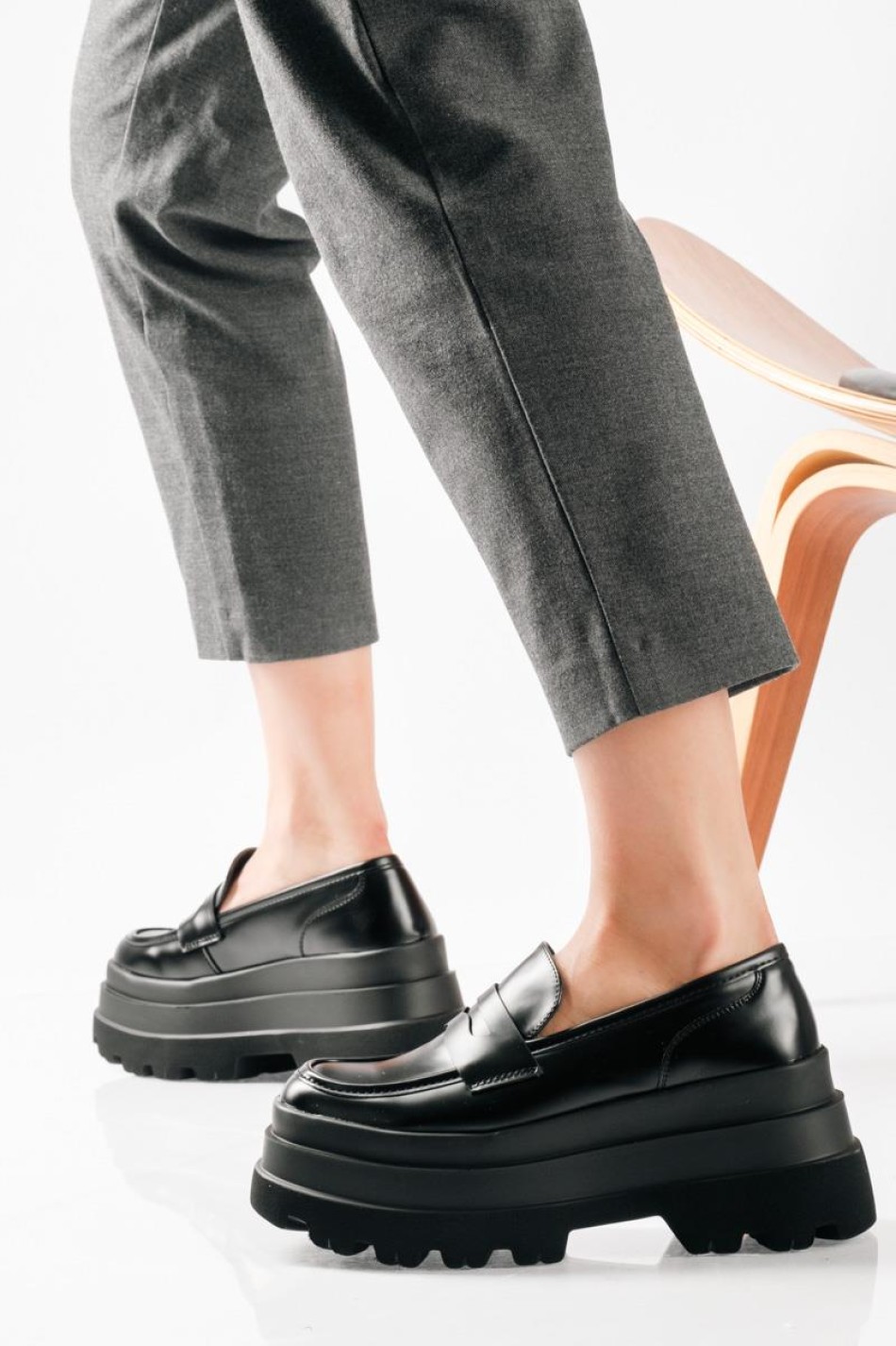 Δίσολο loafer με ανδρόγυνο στυλ και chunky σόλα ΜΑΥΡΟ Δίσολο loafer με ανδρόγυνο στυλ και chunky σόλα ΜΑΥΡΟ