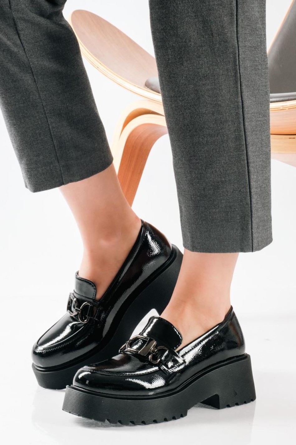 Λουστρίνι loafers με τρακτερωτή chunky σόλα ΜΑΥΡΟ Λουστρίνι loafers με τρακτερωτή chunky σόλα ΜΑΥΡΟ