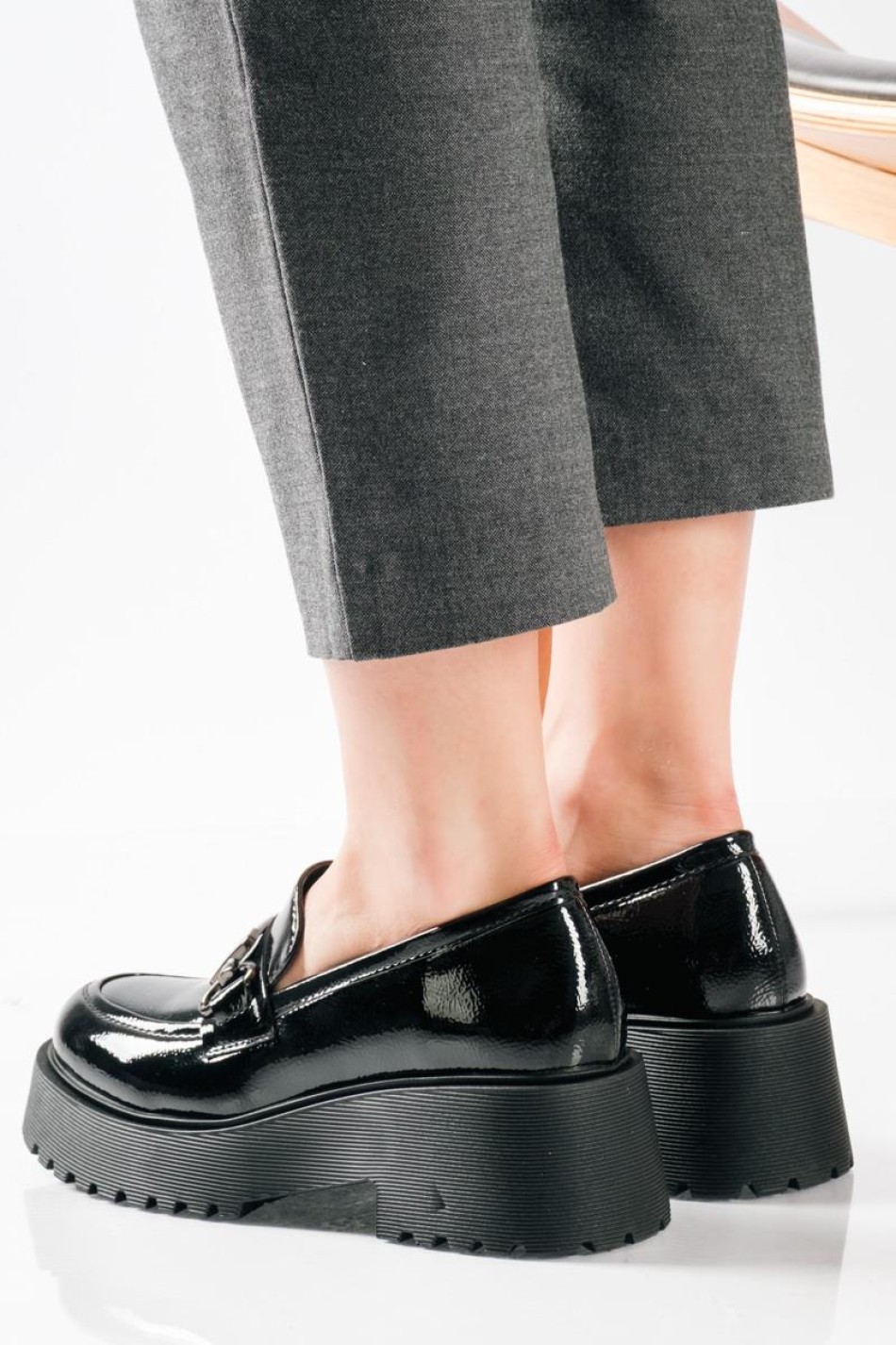 Λουστρίνι loafers με τρακτερωτή chunky σόλα ΜΑΥΡΟ Λουστρίνι loafers με τρακτερωτή chunky σόλα ΜΑΥΡΟ