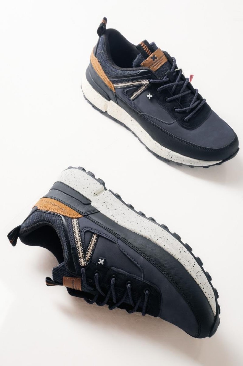 XTI ανδρικό sneaker με συνδυασμό υλικών και urban στυλ ΜΠΛΕ