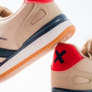 XTI ανδρικά sneakers με ρίγες στο πλάι και κόκκινη λεπτομέρεια στο πίσω μέρος ΜΠΕΖ