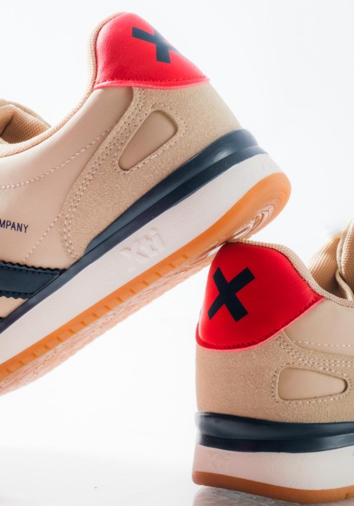 XTI ανδρικά sneakers με ρίγες στο πλάι και κόκκινη λεπτομέρεια στο πίσω μέρος ΜΠΕΖ